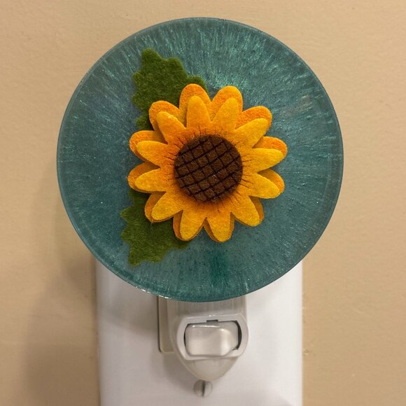 Sunflower Night Light Plug-In Nightlight Outlet Housewarming Gift Mother's Day - Picture 6 of 7